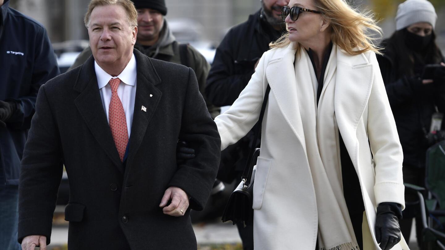 Judge Gun waving lawyer shouldn t get guns or money back AP